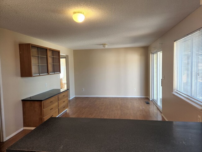 Building Photo - 48th Ave 3br 2ba w/garage