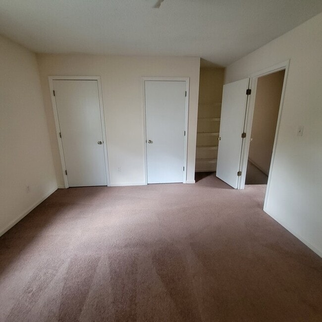 Building Photo - 408 Memorial Park Dr