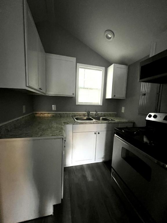 Building Photo - 135 Honeysuckle Ln