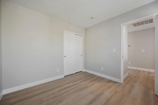 Building Photo - 6075 Las Nubes Dr