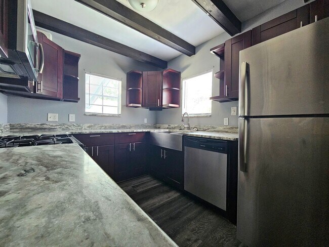 Building Photo - St. Petersburg Pool Home - 3 Bedroom 2 Bath