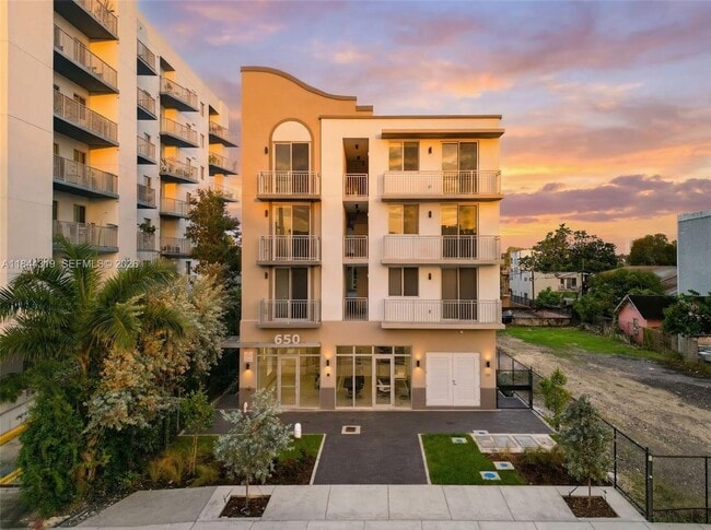 Building Photo - 650 SW 1st St