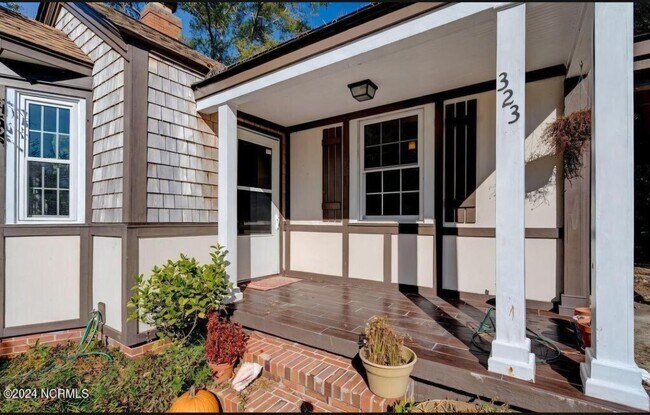 Building Photo - 323 Pine Grove Dr