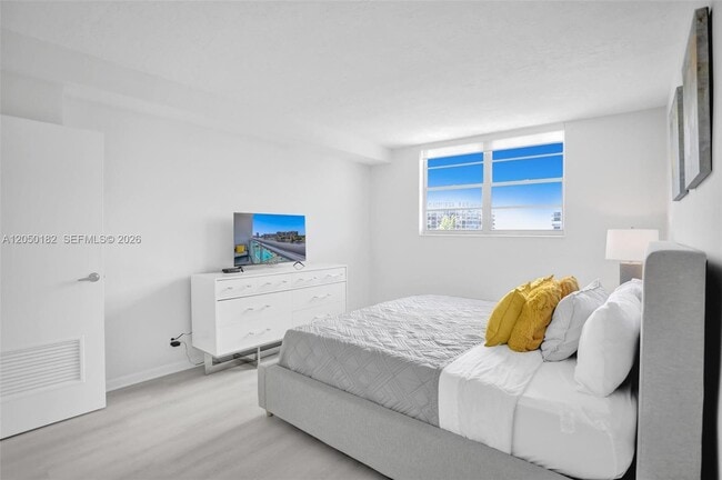Building Photo - 3000 S Ocean Dr