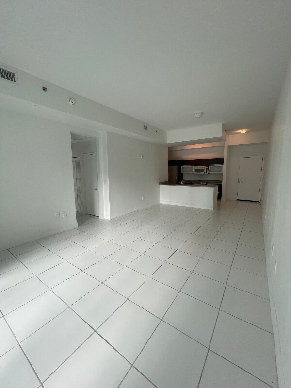 Building Photo - 950 Brickell Bay Dr