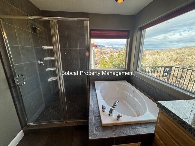 Building Photo - 1320 Thompson St