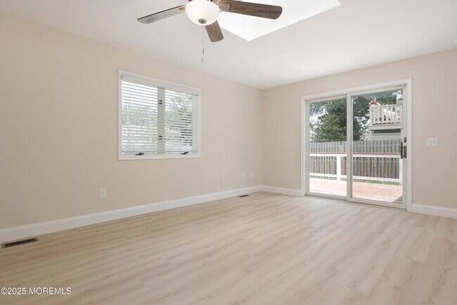 Building Photo - 2329 Oak Tree Rd