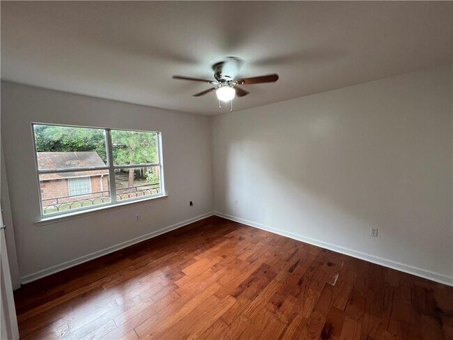 Building Photo - 7702 Belcrest Pl