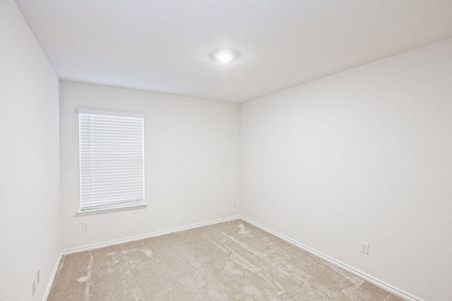 Building Photo - 1111 Emerald Gate Dr