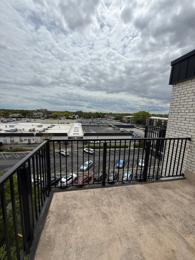 Building Photo - 9128 W Terrace Dr