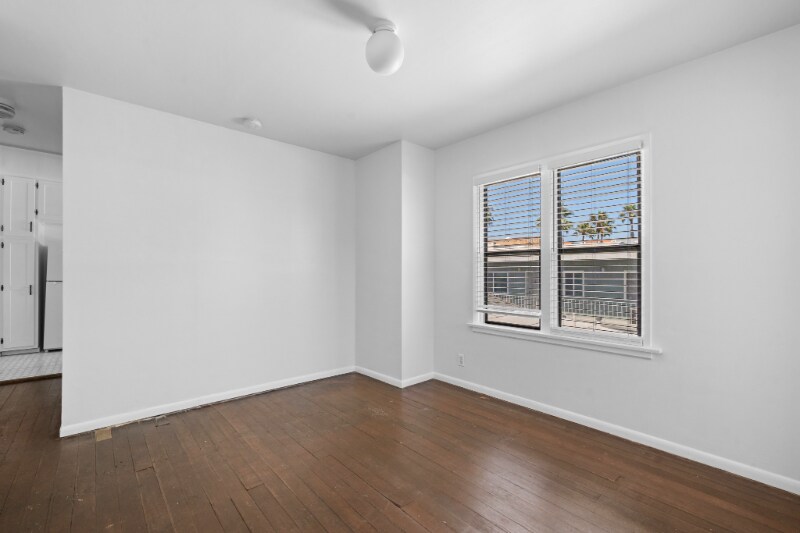 Building Photo - 220 Rose Ave