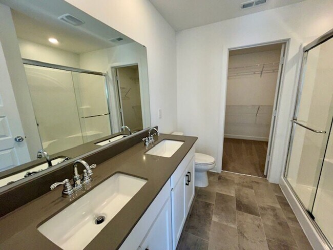 Building Photo - Beautiful Newly Built 4 Bed, 2.5 Bath Home - Loudoun Place Neighborhood