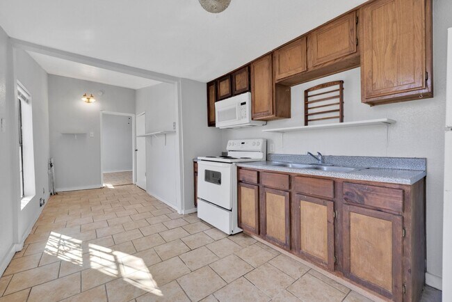 Building Photo - 652 N San Ignacio Ave