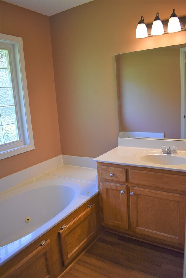 Building Photo - 2470 Navigator Cir