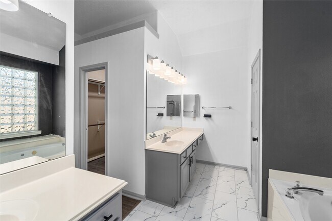 Building Photo - 11543 Valley Pike Ct