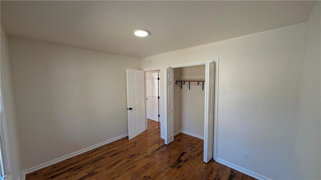 Building Photo - 3915 Emerald N Dr