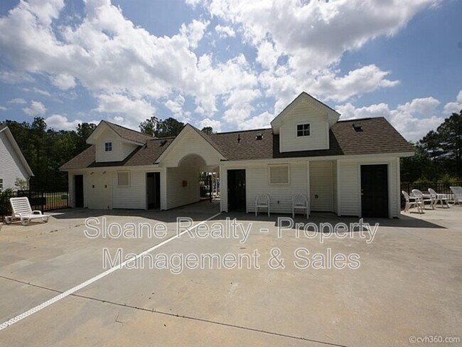 Building Photo - 557 Truman Dr