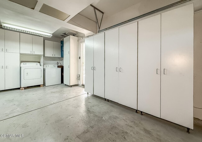 Building Photo - 5470 Seine Ct