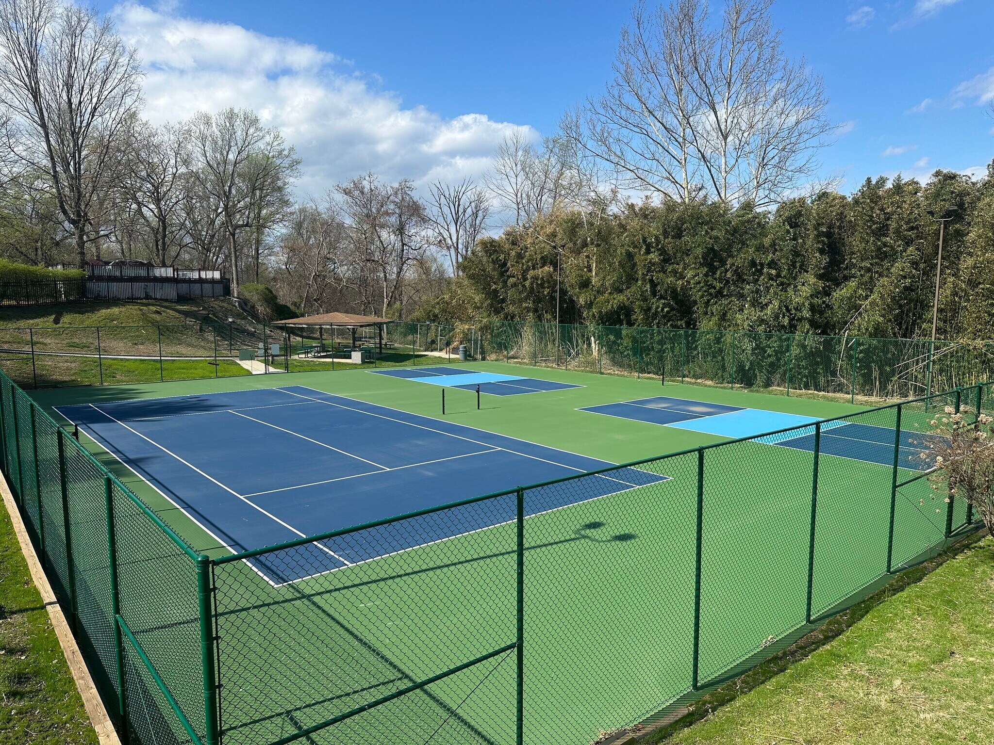 Building Photo - 1637 Oakwood Dr