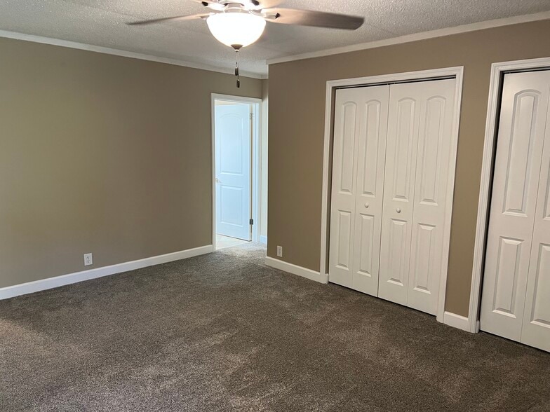 Building Photo - 455 Canberra Dr