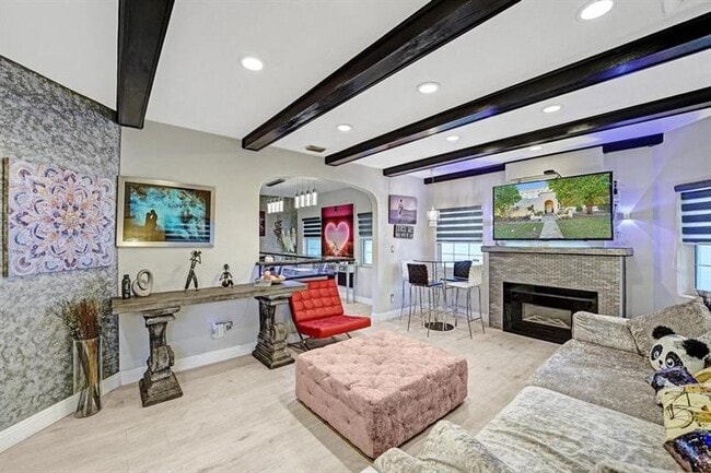 Building Photo - 2000 Jackson St