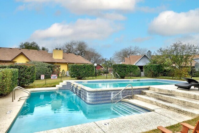 Building Photo - 1601 Faro Dr