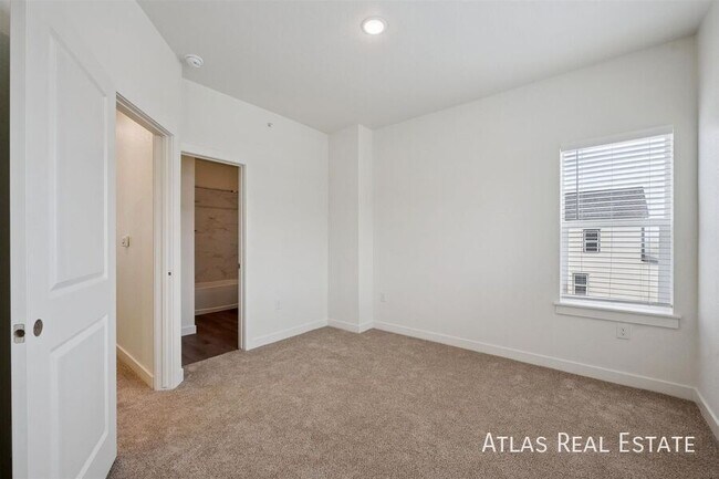 Building Photo - 653 Coney Aly