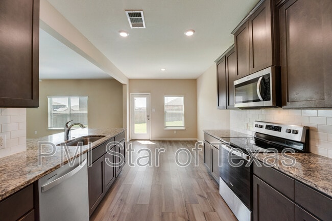 Building Photo - 247 Enchanted Way