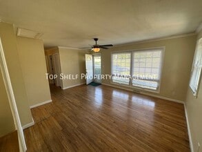 Building Photo - 928 19th St