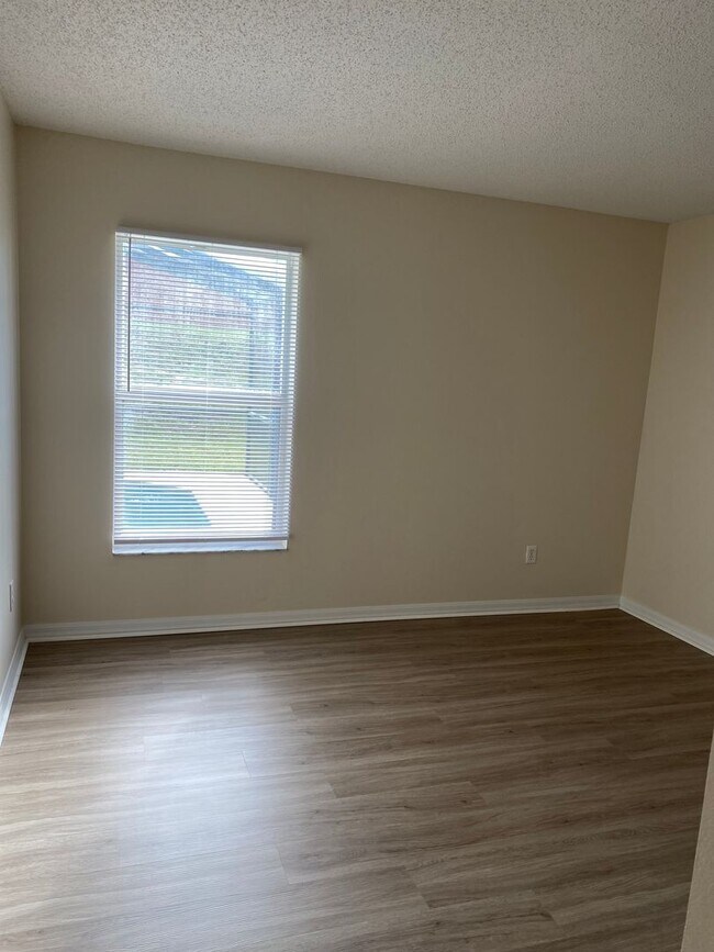 Building Photo - 144 Birchwood Dr