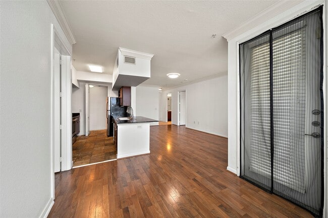 Building Photo - 7575 Kirby Dr