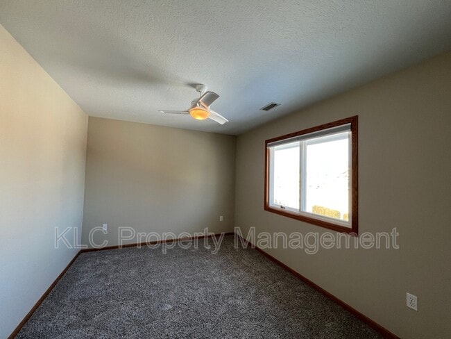 Building Photo - 15177 Hawthorn Dr