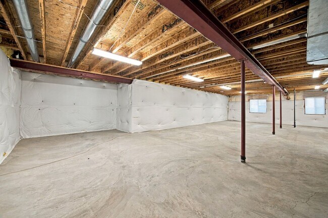 Building Photo - 1075 Yank St