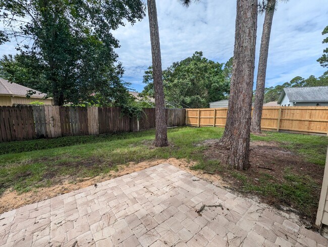 Building Photo - 1625 Campbell Dr N