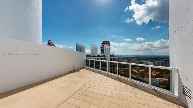 Building Photo - 18201 Collins Ave