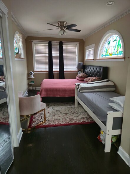 Building Photo - 5822 N Spaulding Ave