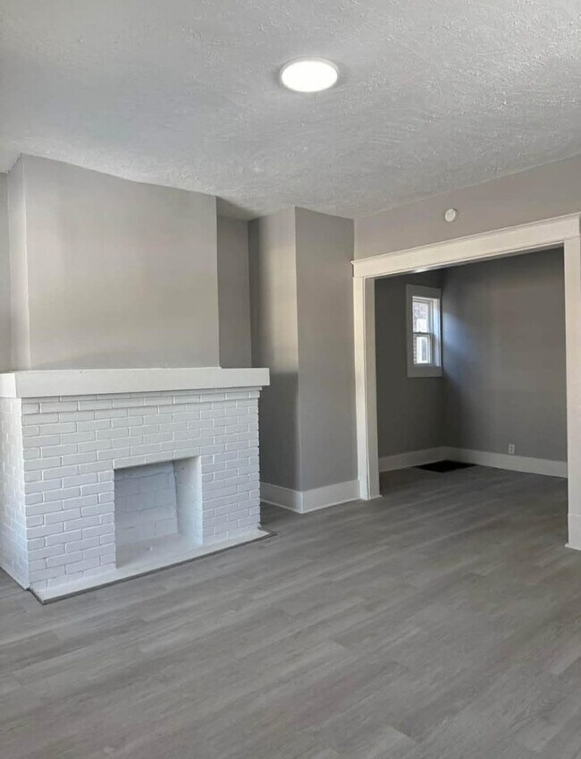 Building Photo - Remodeled two bedroom gem!