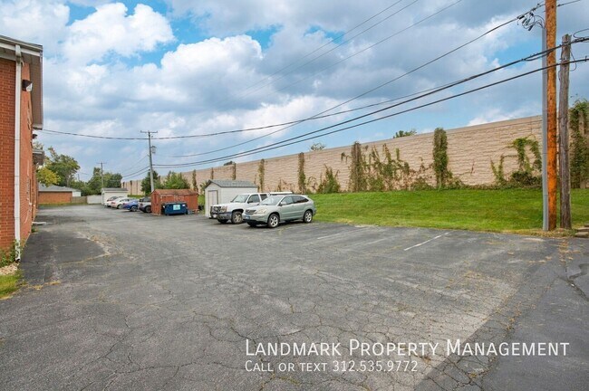 Building Photo - 448 Lincoln Ln