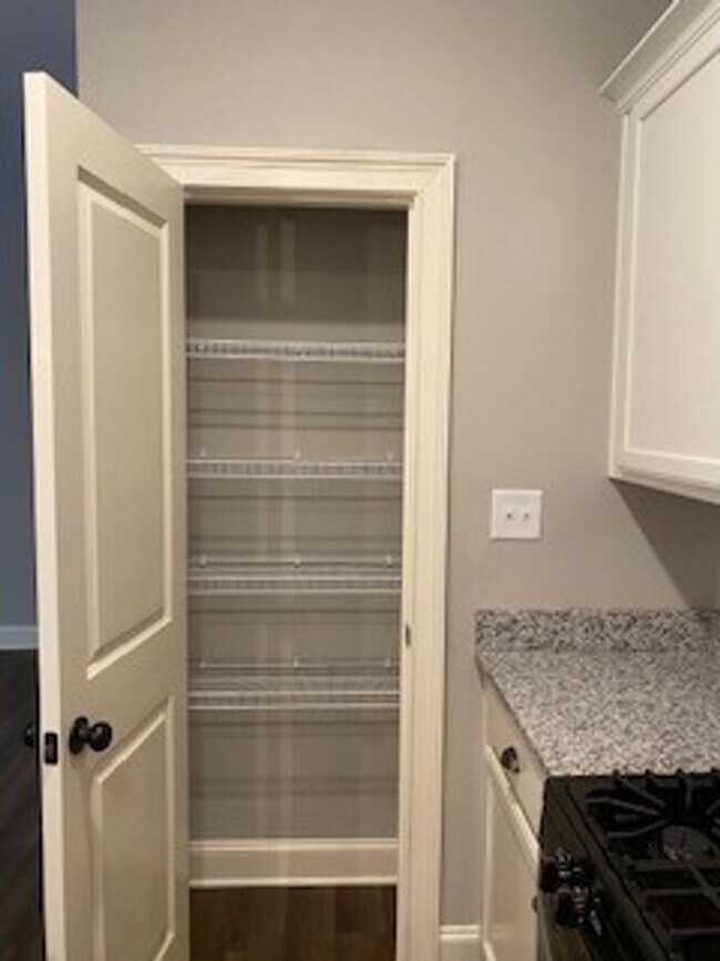 Building Photo - 3 Bedrooms 2.5 Baths  Condo in Downtown Watkinsville!