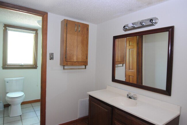 Building Photo - Spacious Rental in Sherwood