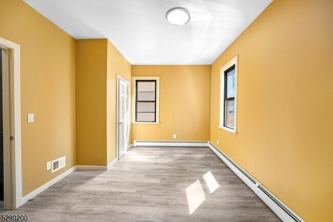 Building Photo - 116 Paine Ave