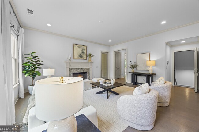 Building Photo - 1742 Helen Dr NE