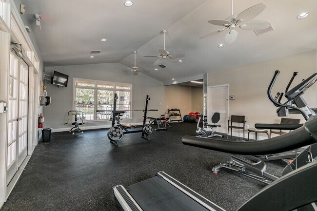 Building Photo - 9481 Highland Oak Dr