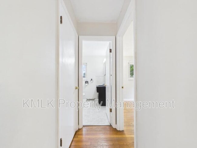 Building Photo - 1323 Hilton Dr