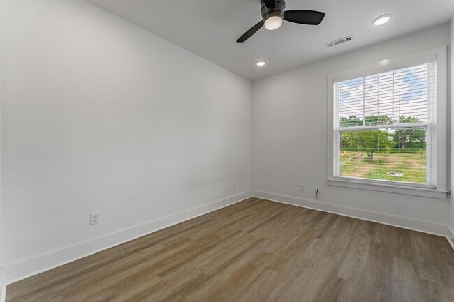 Building Photo - 1333 S Duncan Ave