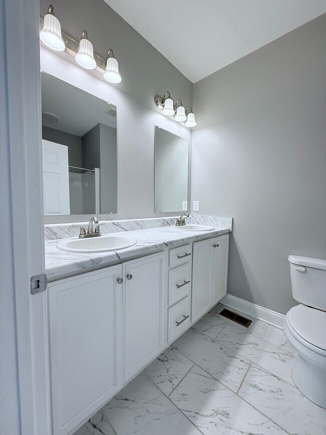 Building Photo - Shannon (Rome) Bungalow available to move in tomorrow!