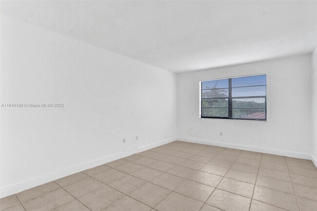 Building Photo - 9301 SW 92nd Ave