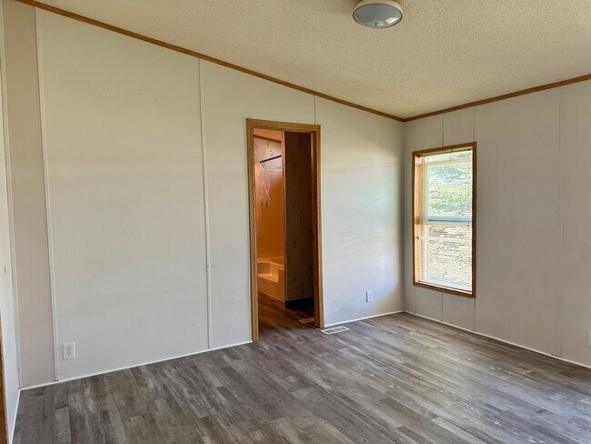 Building Photo - 119 Silver Maple Dr