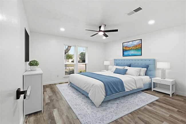 Building Photo - 2906 Colonial Dr