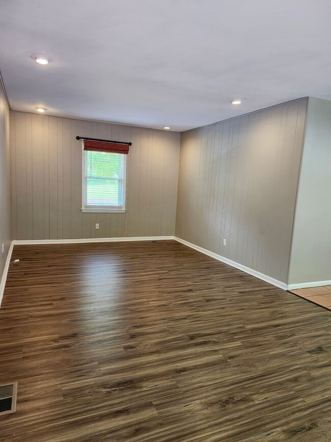 Building Photo - COMING SOON - 3 Bedroom 2 bath Home in Stuart Heights